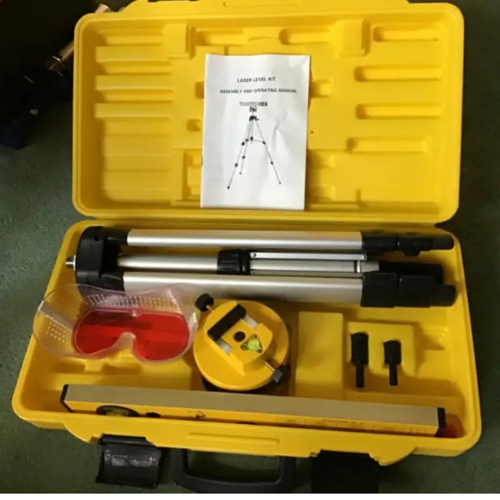 NWOT - QTG (The Quality Tool Group Inc) Laser Level Kit